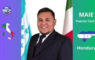 "Yordi Alexander Brocato nominato referente MAIE a Puerto Cortés, Honduras – con bandiere di Italia e Honduras"